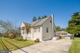 707 W Evesham Ave, Magnolia, NJ 08049