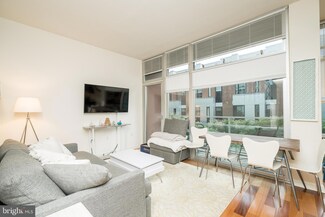22 S Front St Unit 303, Philadelphia, PA 19106