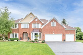 681 Goldenrod Dr, Algonquin, IL 60102