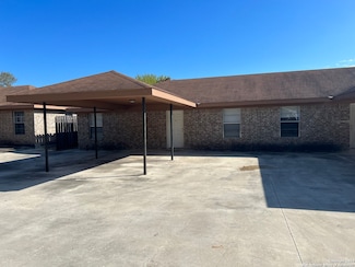 1118 W Goodwin St Unit C, Pleasanton, TX 78064