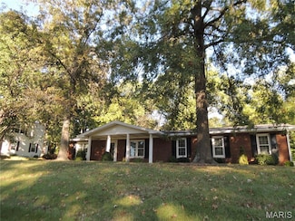 5 Spring Hill Dr, Greenville, IL 62246