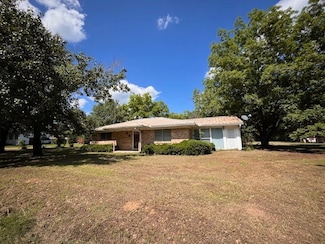 180 Nacogdoches St, Reklaw, TX 75784