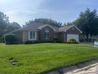 514 Country Club Square Dr, Cameron, MO 64429