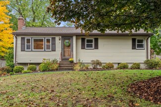 14 Buttercup Ln, Medway, MA 02053