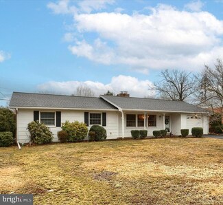 8 Cedar Ave, Mechanicsburg, PA 17055