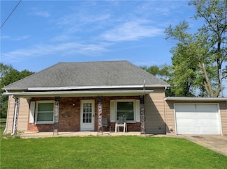 6 S Oakland Rd, Ashmore, IL 61912
