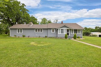 721 W 5th St, Mountain Grove, MO 65711