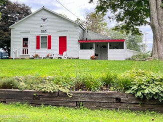 704 Schoolhouse Way, Cambridge, NY 12816