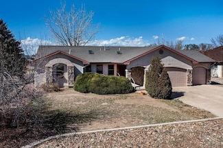447 W Fairway Dr, Pueblo, CO 81007