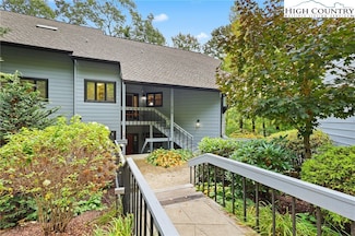 210 Grouse Moor Dr, Linville, NC 28646