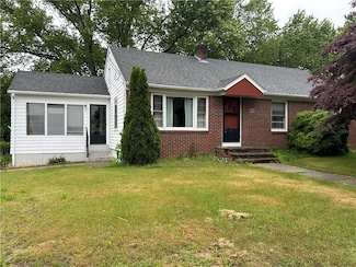 12 Oakland Ave, Johnston, RI 02919