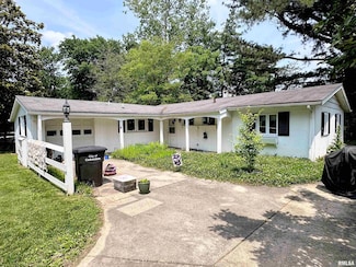 905 S Taylor Dr, Carbondale, IL 62901