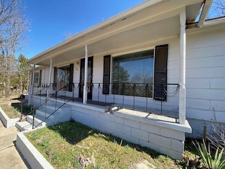 219 S B St, Yale, OK 74085