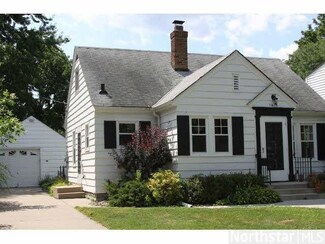 1615 Dunlap St N, Saint Paul, MN 55108