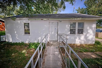 709 E 27th St S, Newton, IA 50208