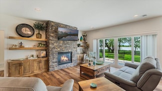 6439 W Laketowne Dr, Albertville, MN 55301