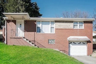 3530 Pinewood Dr, Homestead, PA 15120
