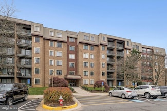 2817 Jermantown Rd Unit 108, Oakton, VA 22124