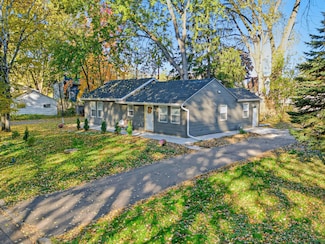 681 Glencoe St NE, Minneapolis, MN 55432