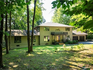 426 Mutton Hill Dr, Charlotte, VT 05445