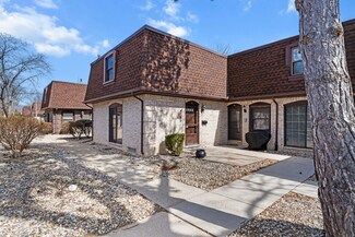 5025 Crooks Rd Unit 48, Royal Oak, MI 48073