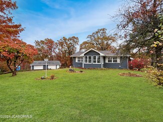 1150 E Calvin Dr, Hartsburg, MO 65039