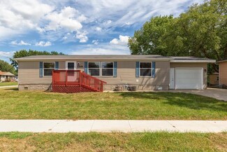 1205 Wren Rd, Waterloo, IA 50701