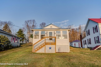 135 Pedrick Rd, Nicholson, PA 18446