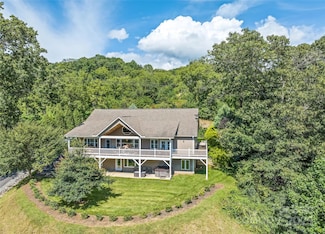 140 Debbie Loop, Waynesville, NC 28786