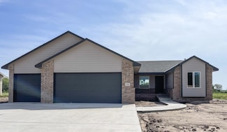 1304 Main St, Halstead, KS 67056
