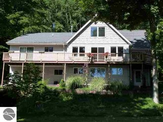 19544 Pleasant View Rd, Lake Ann, MI 49650