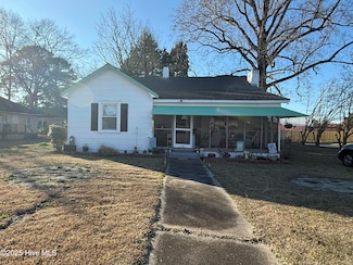606 N Mcnair St, Washington, NC 27889