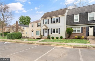 9039 Piney Grove Dr, Fairfax, VA 22031