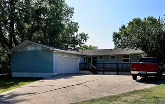 1717 SE 37th St, Topeka, KS 66605
