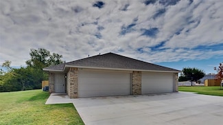 206 Gray St, Yukon, OK 73099