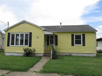 811 6th St, Saint Marys, WV 26170