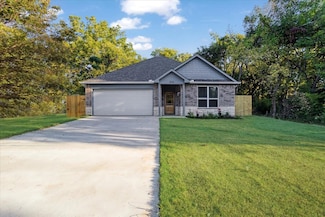 215 E Nelson St, Denison, TX 75021