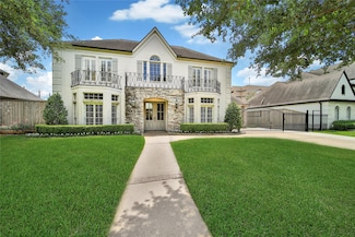 3 Pecan Trail Ln, Houston, TX 77055