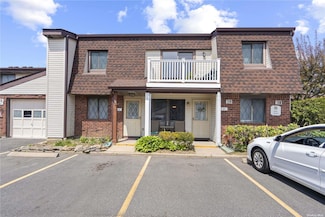 21 Cambridge Dr W Unit 21, Copiague, NY 11726