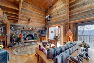 581 Mountain Laurel Dr, Franklin, NC 28734