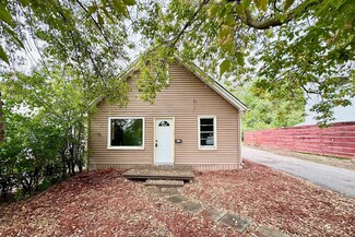 515 1st St, Nashwauk, MN 55769