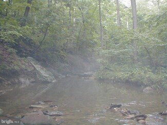 225 Oakleaf Ln, Bluemont, VA 20135