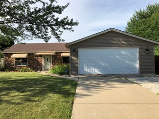 1051 Crestwood Ln, Bolingbrook, IL 60440