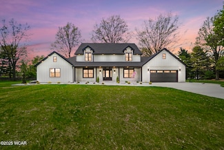 1652 Oak Woods Dr, Lima, OH 45805