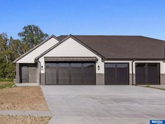9130 Hillcrest Trail, Lincoln, NE 68520