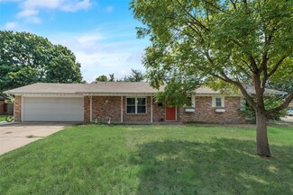 3825 Palomino Dr, Benbrook, TX 76116