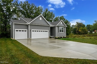 132 Country Meadow Ln, Wadsworth, OH 44281