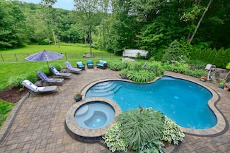 223 Barlow Cemetery Rd, Woodstock, CT 06281