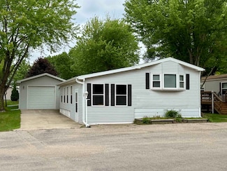 806 28th St Unit 17, Milford, IA 51351