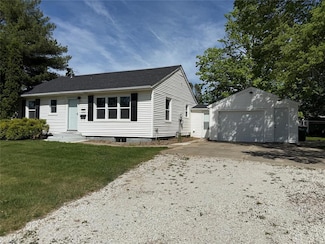 223 N 8th St, Winterset, IA 50273